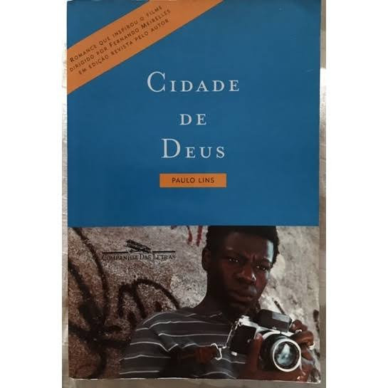 O tema do Livro que apoia o #desafio de hoje é:
85 - Fale sobre um livro com um personagem extremamente maquiavélico.

Maquiavélico no sentido de planejar suas ações não sei. Mas esse livro é de uma violência impactante. O filme é violento, mas a versão literária é muito mais. Lembro que uma vez dormi no ônibus lendo, o livro foi escorregando e as páginas afiadas (era novo) cortaram meus dedos. Corte de papel dói pra caramba. Aí eu aproveitava e brincava que o livro era tão violento que tirava sangue do leitor. Tem umas cenas aqui que me dão arrepios só de lembrar. Ótimo e jamais leria outra vez.

#Link365TemasLivros