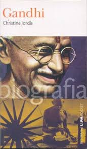O tema do Livro que apoia o #desafio de hoje é:
95 - Fale sobre um livro que trate sobre a paz.

Com o risco de estar (de novo) roubando no jogo, acho que a resistência não violenta de Gandhi como método é, de certa forma, usar meios pacíficos para obter a vitória. 🤷🏻‍♀️
Gandhi liderou o movimento pela libertação da Índia e se tornou inspiração no mundo todo.

#Link365TemasLivros