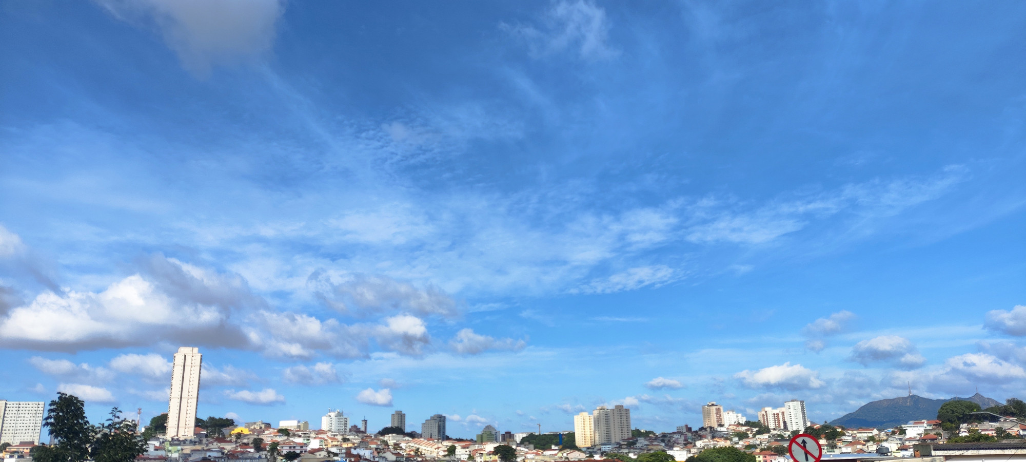 Primeiro #céu de 2025

As mudanças chegam para manter e para transformar!
As novidades antigas, o saudosismo do futuro, a expectativa do que está acontecendo, tudo isso misturado no mantém querendo continuar a vida.