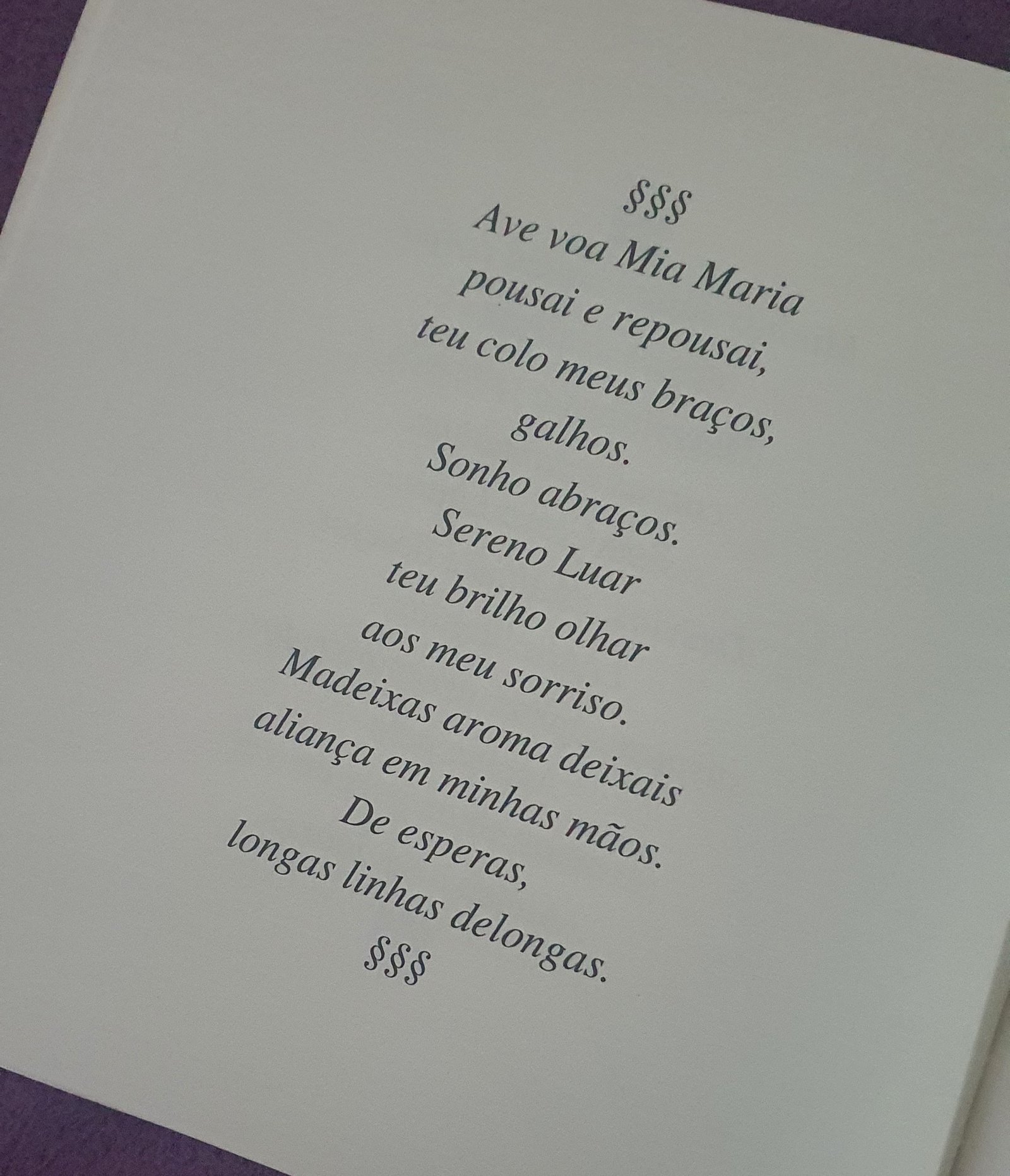 Livro:
ETERNAMENTE DELAS .
JJr.