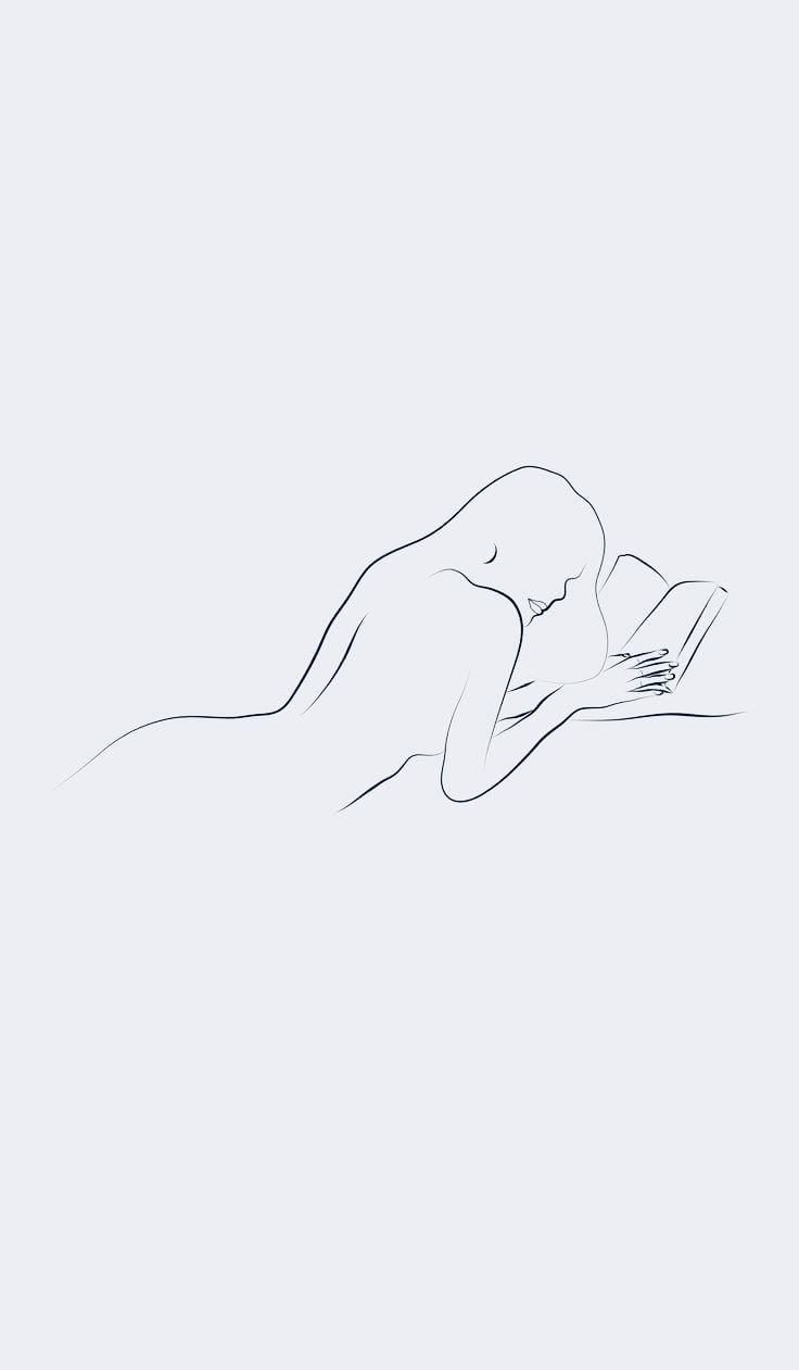 #desafio 300

—Anotações do silêncio—

Acho que estou aprendendo

a me comunicar

com o silêncio.

Estou entendendo

nas linhas vazias

o que falta

nas entrelinhas.

Tenho aprendido

a ouvir com a alma

o que a boca

não fala,

mas,

numa pausa

um pouco mais longa,

suspira.

Tenho ouvido

o batimento,

quando a mão

hesita.

Tenho permanecido,

mesmo que nada

seja favorecível.

E acredito

no que vivemos, 

ainda que 

não tenhamos vivido.

A vida

tem continuado

e, mesmo

o que parece “nada”,

revela algo

no íntimo.

Algo

que faz diferença

pra mim.

Você nunca me fala:

“Não se afasta!”…

mas eu sinto.

E quando te falo 

que preciso…

mas demonstro

todos os dias,

que não consigo.

Há algo

que não supera

a falta,

algo que vem

aprendendo

a manter

a calma.

E eu tenho aprendido

contigo…

Não no meu tempo,

mas no tempo

que for preciso.

MarU