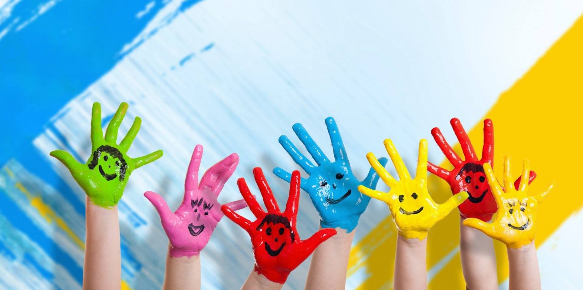 Sabor da Idade

A vida humana embebecida de pureza
Ao natural, longe de qualquer razão
Tantas perguntas no olhar onde a beleza
Se faz presente através do coração

E de um pranto nasce um novo sorriso
De uma queda em lágrimas de comoção
Que num carinho, palavras doces de improviso
Surgem janelas de felicidade e emoção

E nesse quando nunca dura uma tristeza
O que se perde ao se aprender nova lição
Nem se percebe tudo acontece sem aviso

A diversão, retrato de recordação
Sabor do tempo numa dura sutileza
Os sonhos morrem ao juízo, prejuízo

@[100063464780171:2048:Eder B. Jr.]

Referências originais:
Facebook: https://www.facebook.com/photo.php?fbid=866057146817463
Export: facebook-algumaspoesias-19_5_2026-8zX610Ht.zip
Data original: 2015-09-07 23:55:17