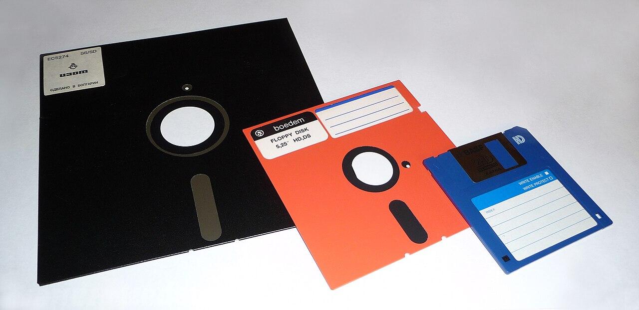 O arquivista preservando disquetes em decomposiçãoÉ uma corrida contra o tempo (e a decadência magnética) para preservar décadas de história cultural armazenada em hardware obsoleto.por Mack DeGeurinhttps://www.popsci.com/technology/floppy-disk-archivist-project/?utm_source=nautilus.beehiiv.com&utm_medium=news carta&utm_campaign=onde-ver-o-eclipse-lunar total&_bhlid=52ff749846d631cfc15924ca032510c3a9e130dd#computerscience #publicdomain

Fonte: https://mastodon.social/@gutenberg_org/116158719504762787
#fediverse #literatura